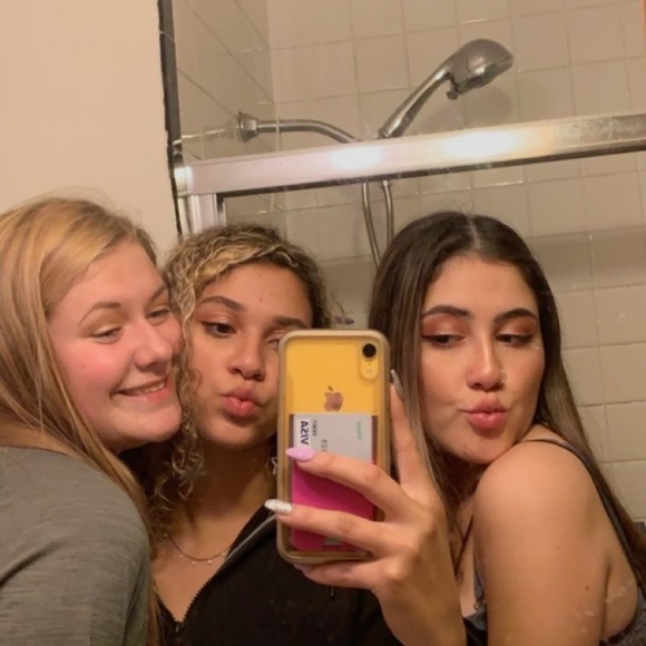 Meet your Posher, Trinae - Picture 1 of 1